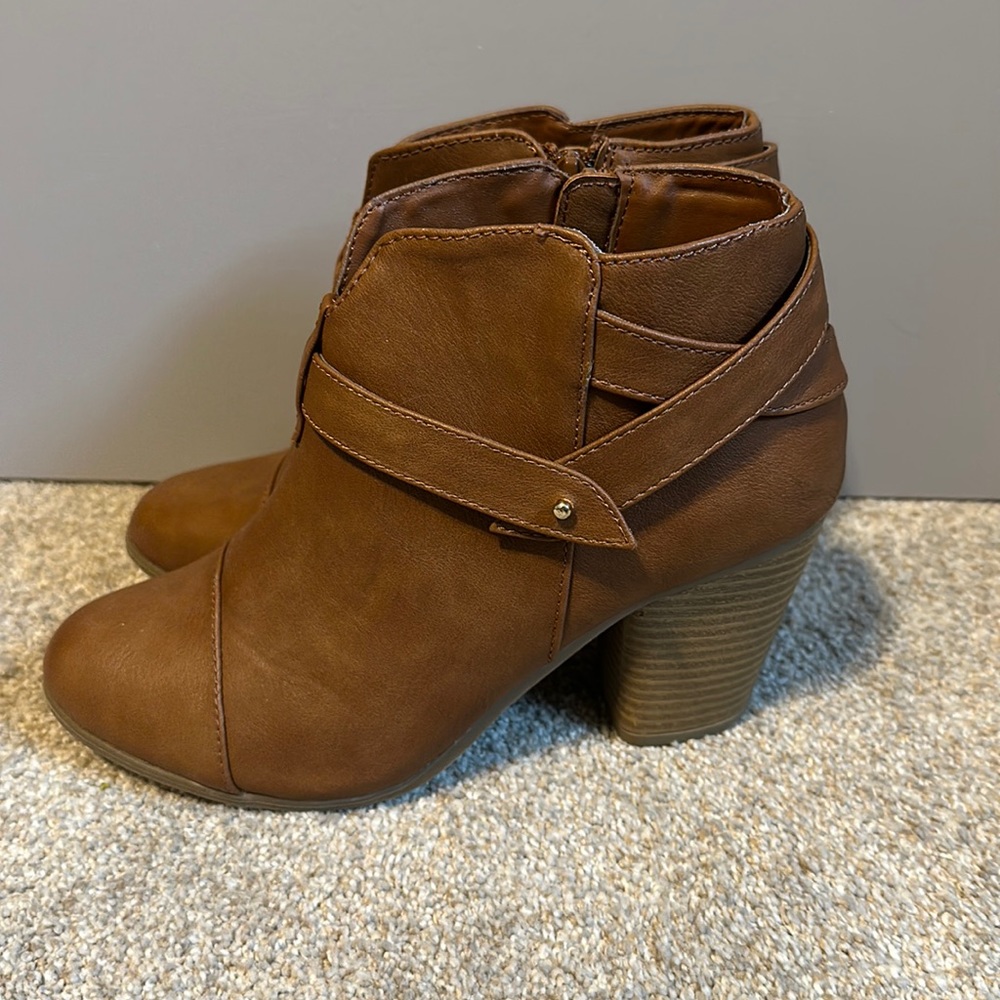 LC Lauren Conrad brown booties